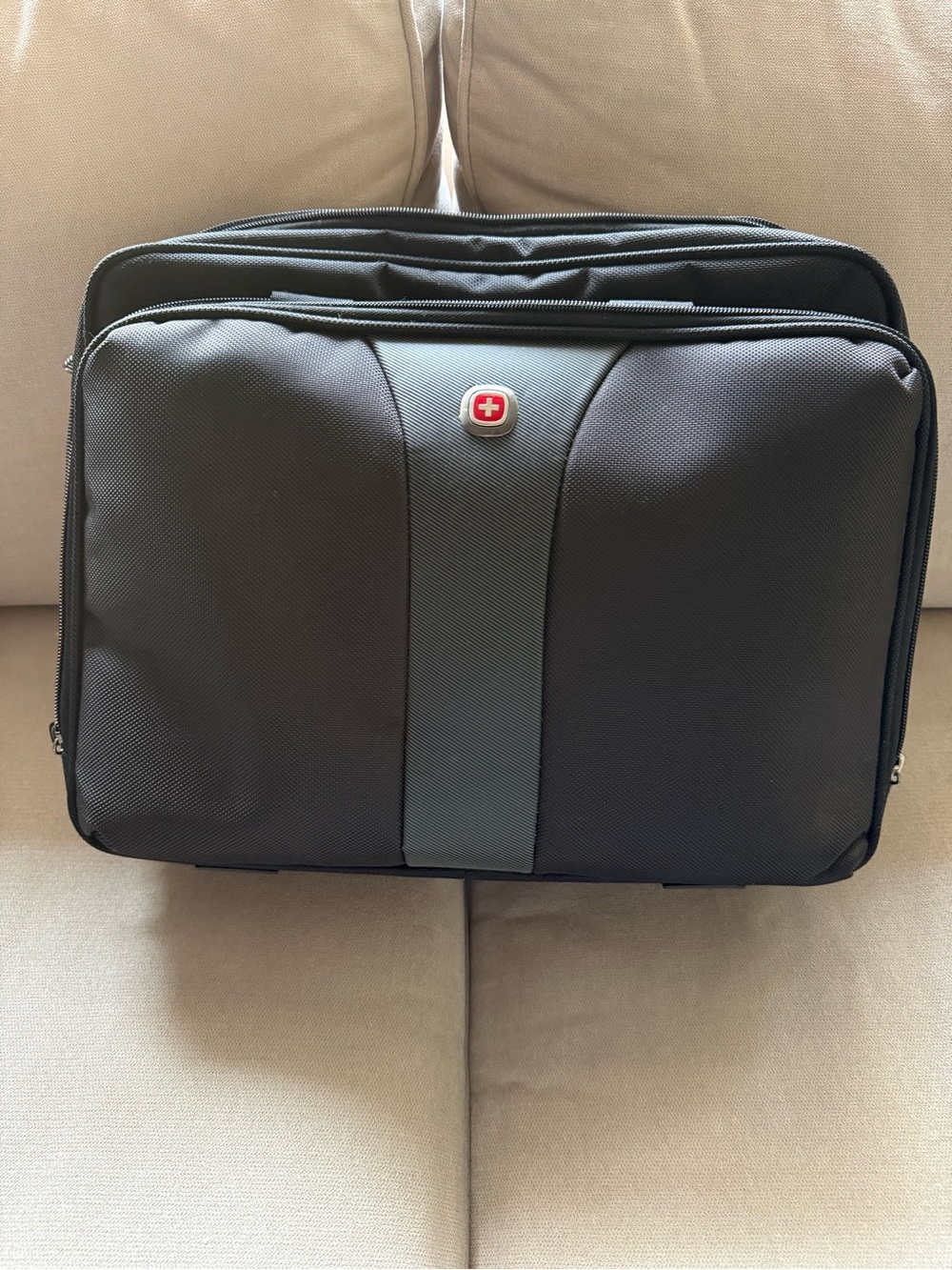 Wenger SwissGear Black Laptop Briefcase - Sleek Travel and Work Bag